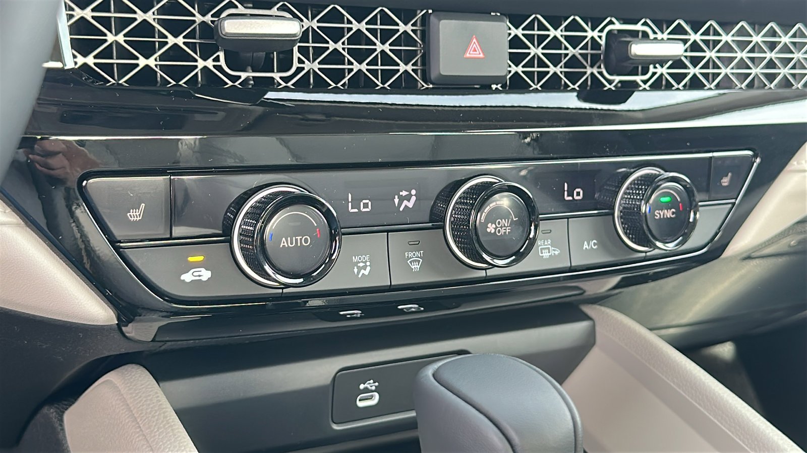 2025 Honda Accord Hybrid EX-L - Photo 14