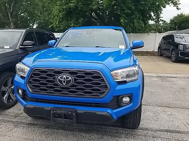 Used 2020 Blue Toyota SR5 image 7