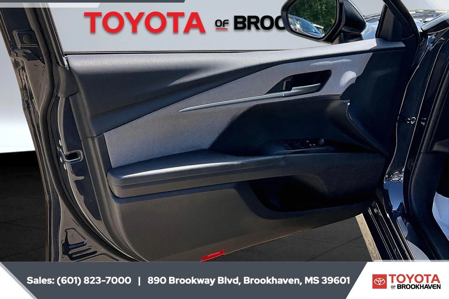 Used 2025 Underground Toyota LE image 17