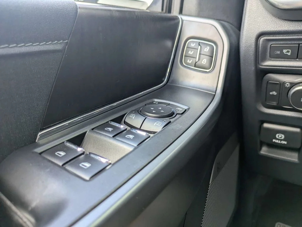 Used 2022 White Ford Lariat image 24