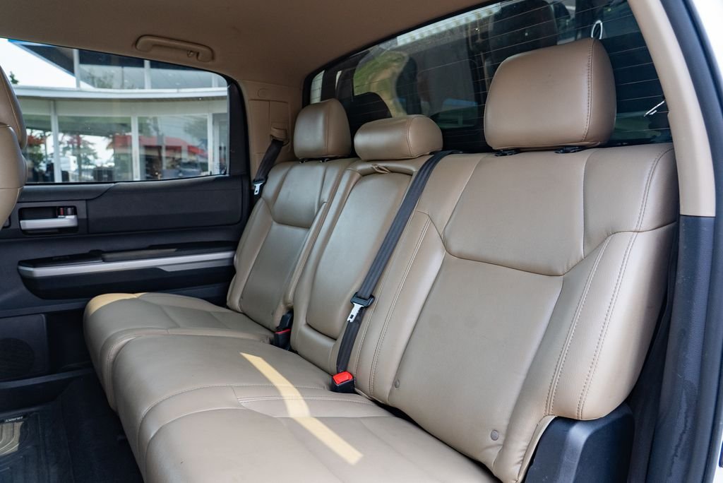 Used 2014 Super White Toyota SR5 image 28