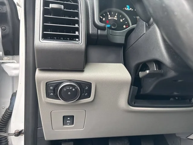 Used 2017 Oxford White Ford XLT image 26