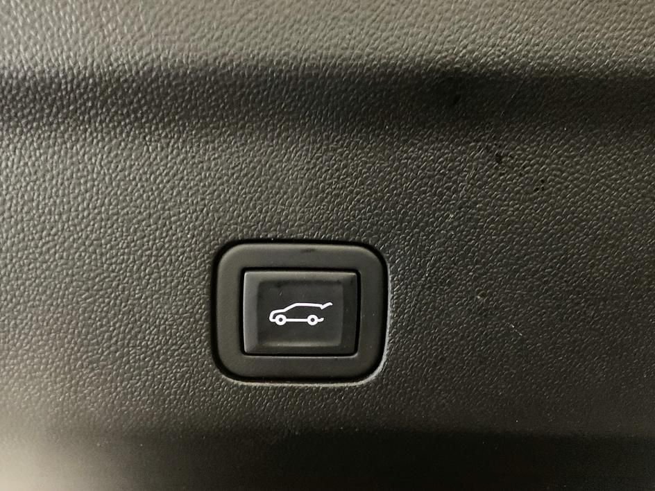 Used 2023 Beige Chevrolet High Country image 17