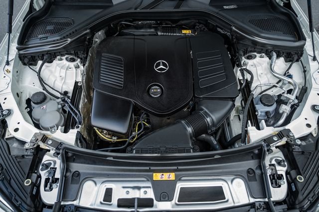 Used 2024 Polar White Mercedes-Benz GLC 300 image 19