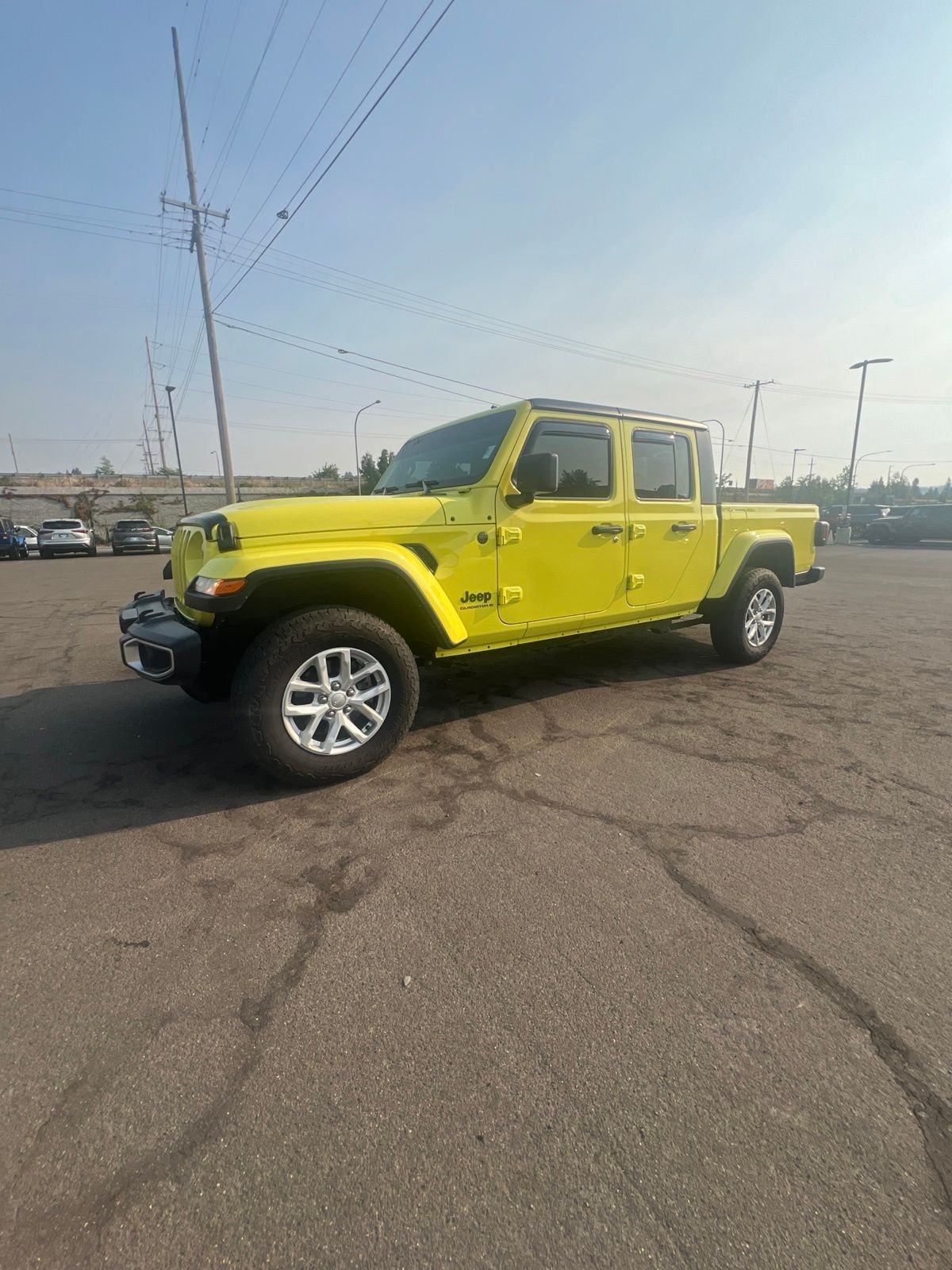 Used 2023 High Velocity Clearcoat Jeep Sport S image 1
