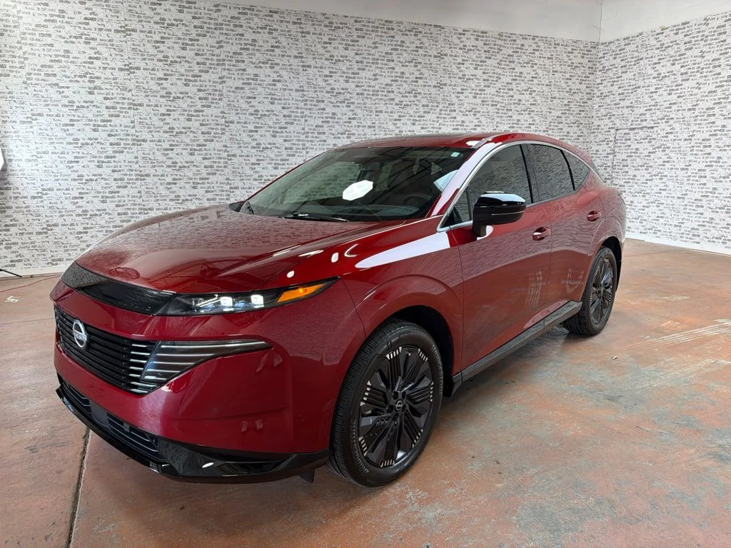 Used 2025 Scarlet Ember Tintcoat Nissan Platinum image 3