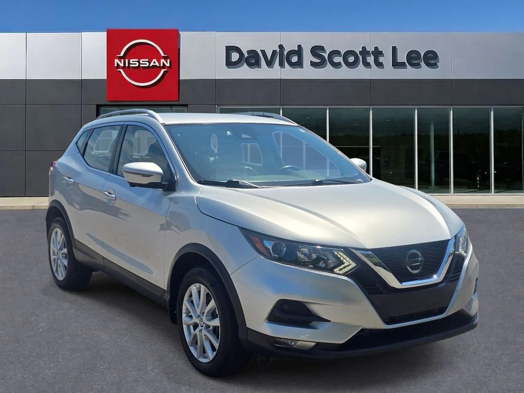 Used 2022 Silver Nissan SV image 3