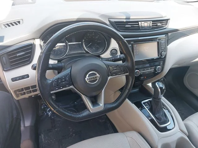 Used 2017 Black Nissan SL image 16