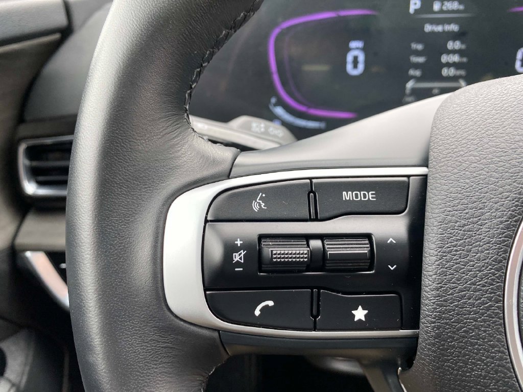 Used 2025 White Kia X-Line image 18