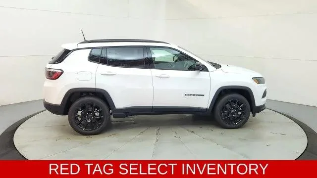 New 2026 Bright White Clear-Coat Exterior Paint Jeep Latitude image 13