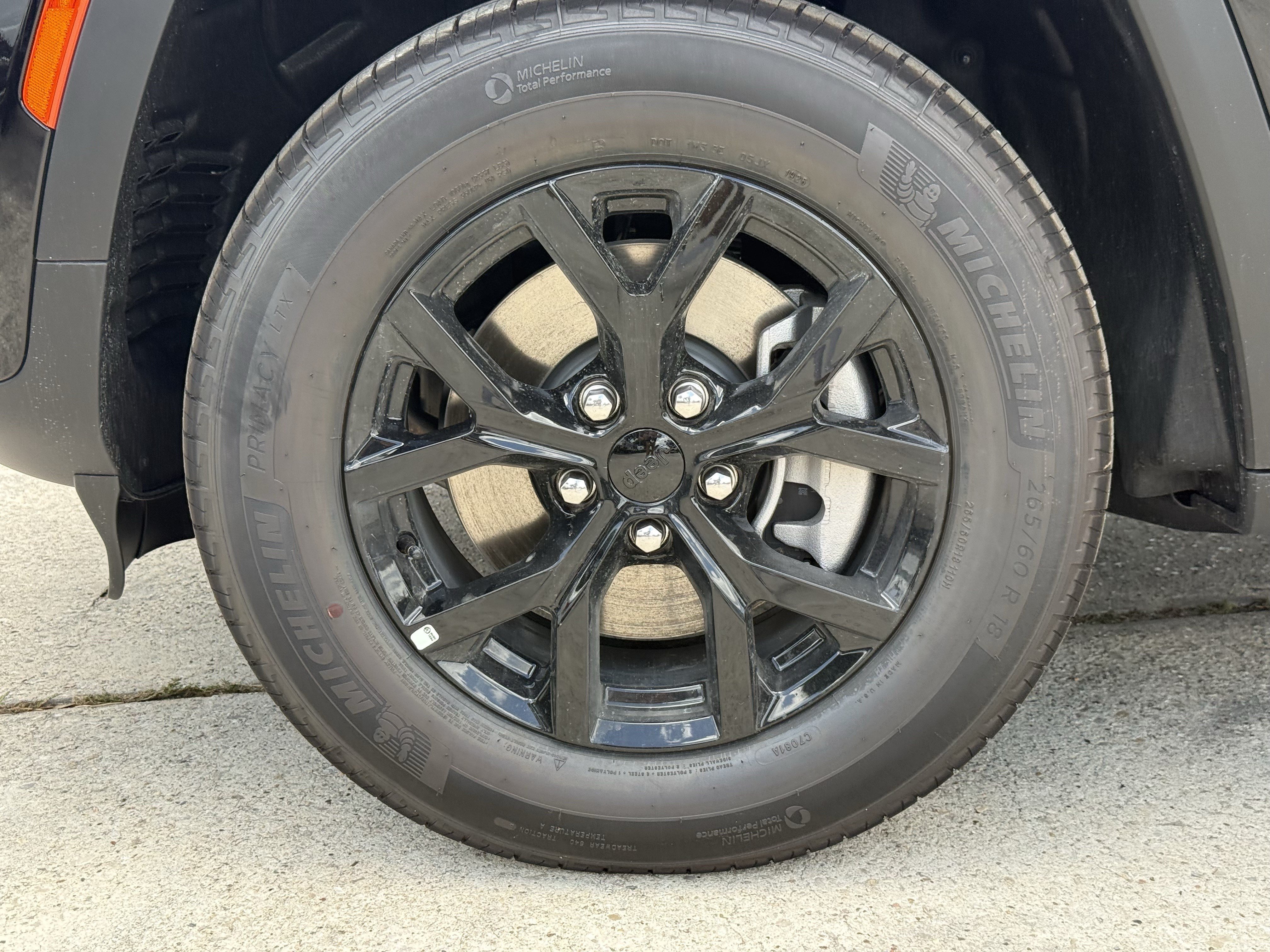 New 2026 Diamond Black Crystal Pearlcoat Jeep Laredo Altitude image 8