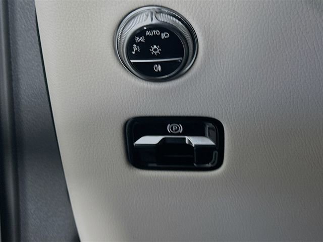 New 2026 MANUFAKTUR Moonlight White Metallic Mercedes-Benz GLC 300 image 41