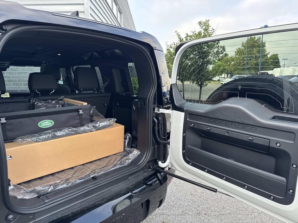 New 2026 Fuji White Land Rover S image 5