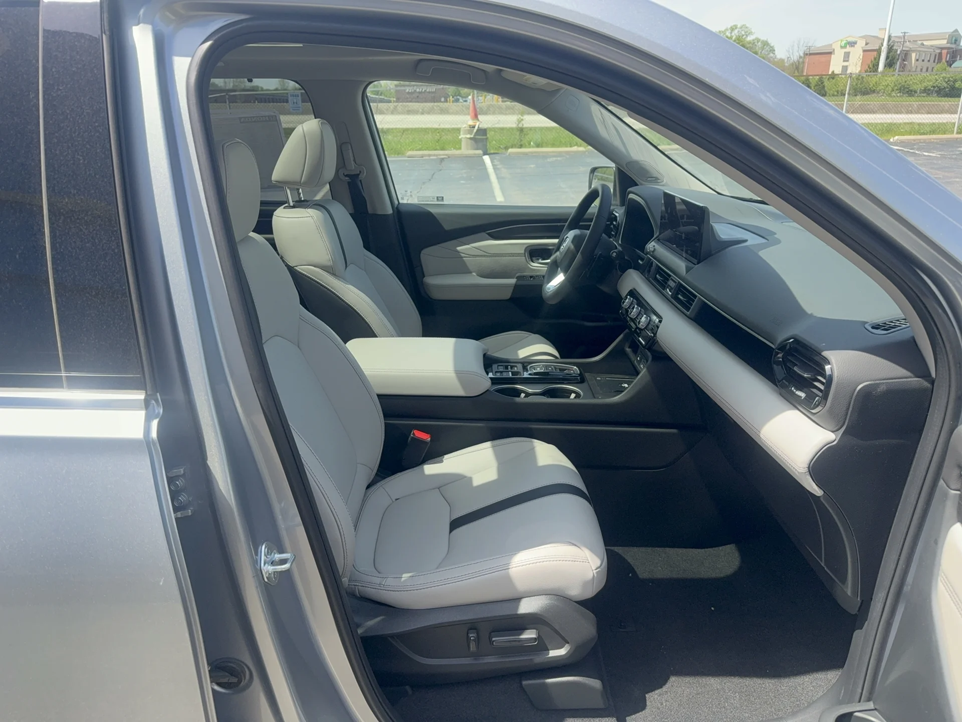 New 2026 Solar Silver Metallic Honda Touring Blackout image 15