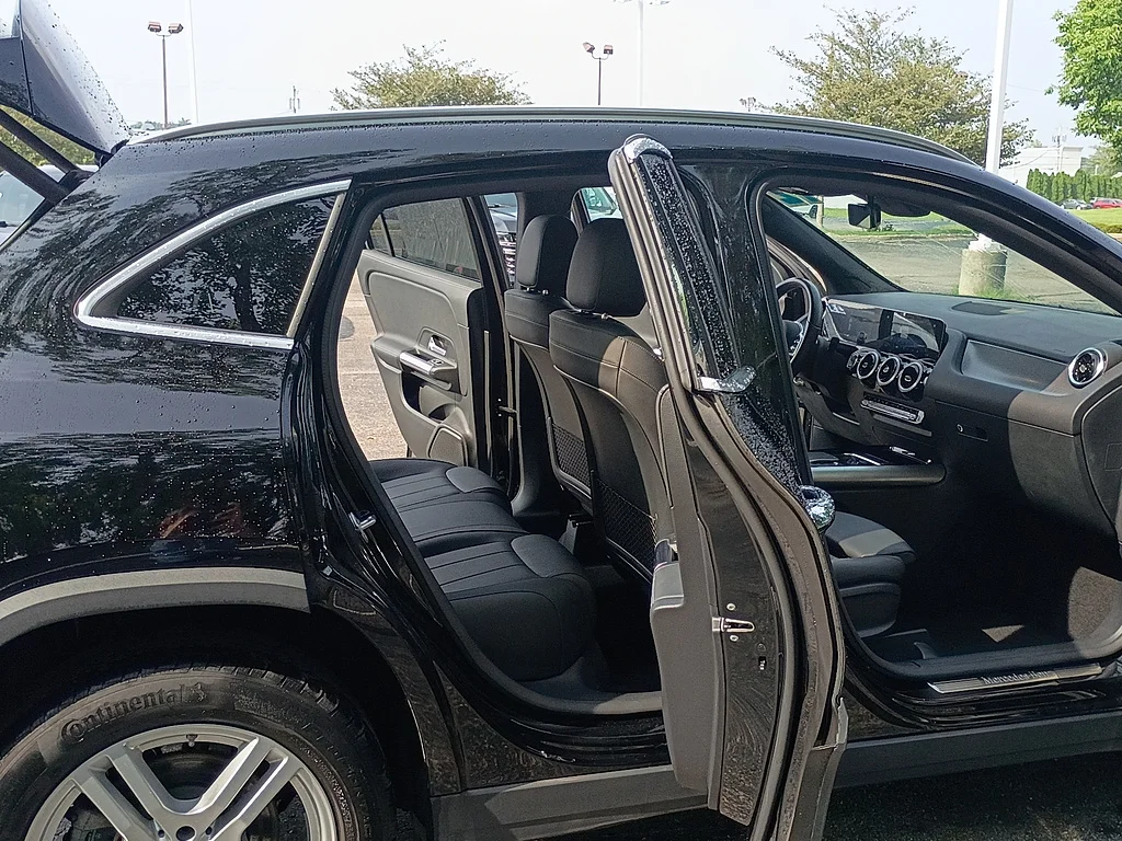 Used 2021 Night Black Mercedes-Benz GLA 250 4MATIC® image 15