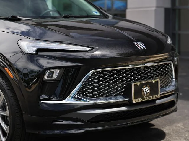 Used 2025 Ebony Twilight Metallic Buick Avenir image 2