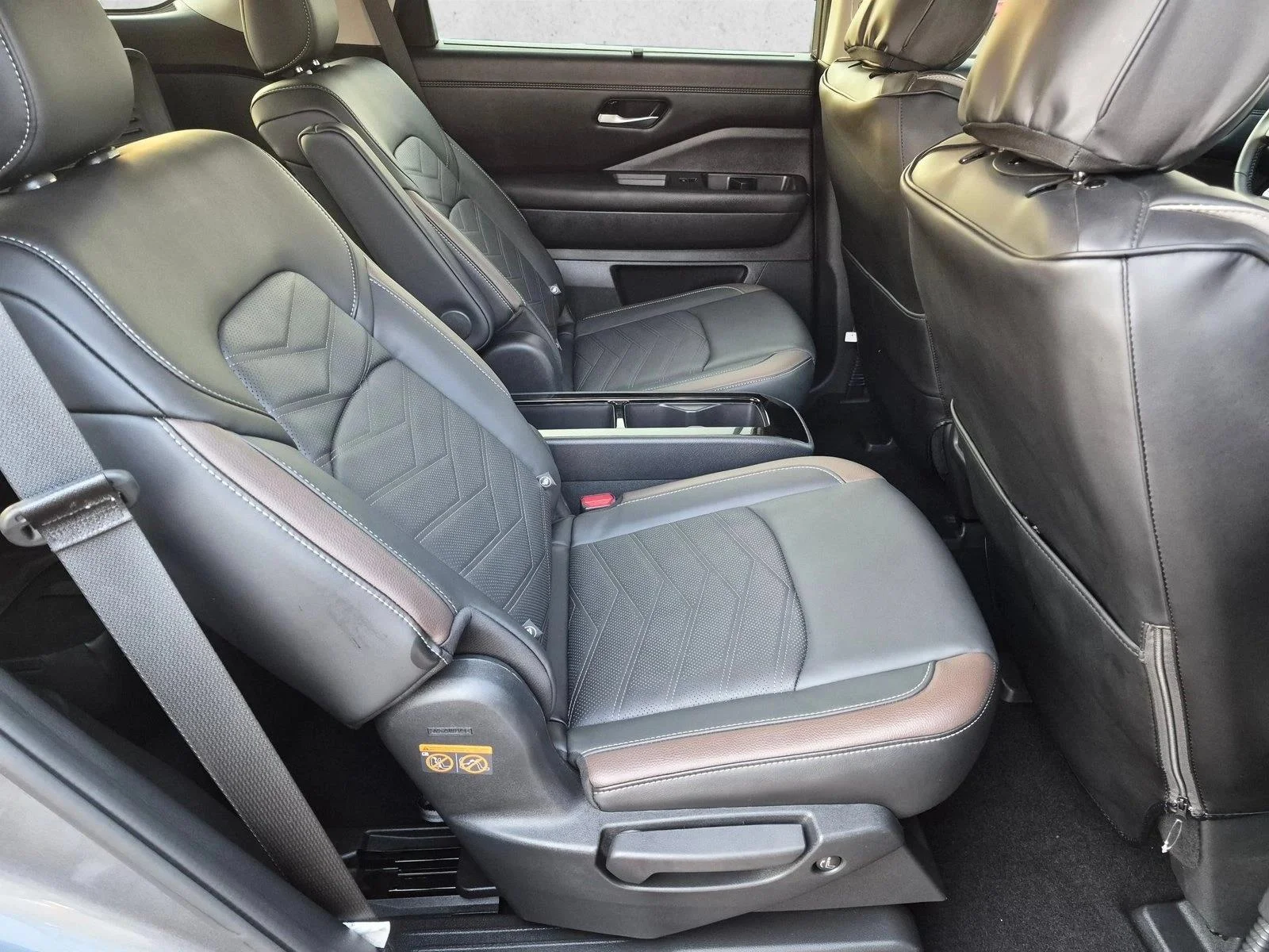 Certified Used 2025 Gun Metallic Nissan Platinum image 20