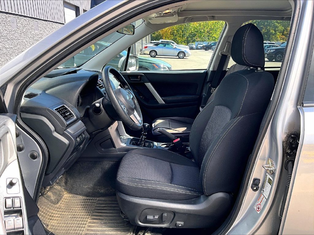 Used 2018 Silver Subaru 2.5i Premium image 6
