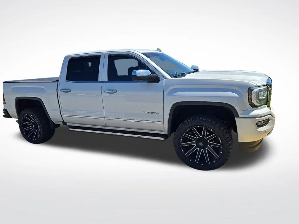 Used 2018 White GMC Denali image 2