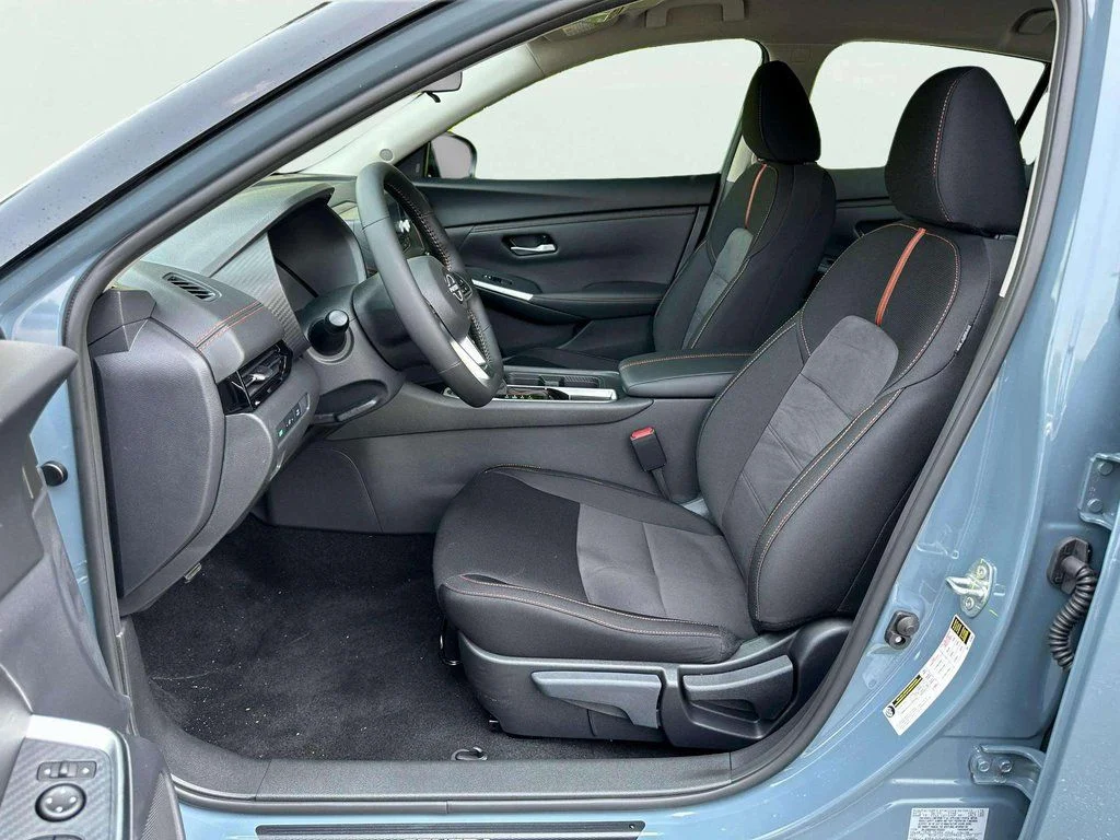 2025 Nissan Sentra SR - Photo 13