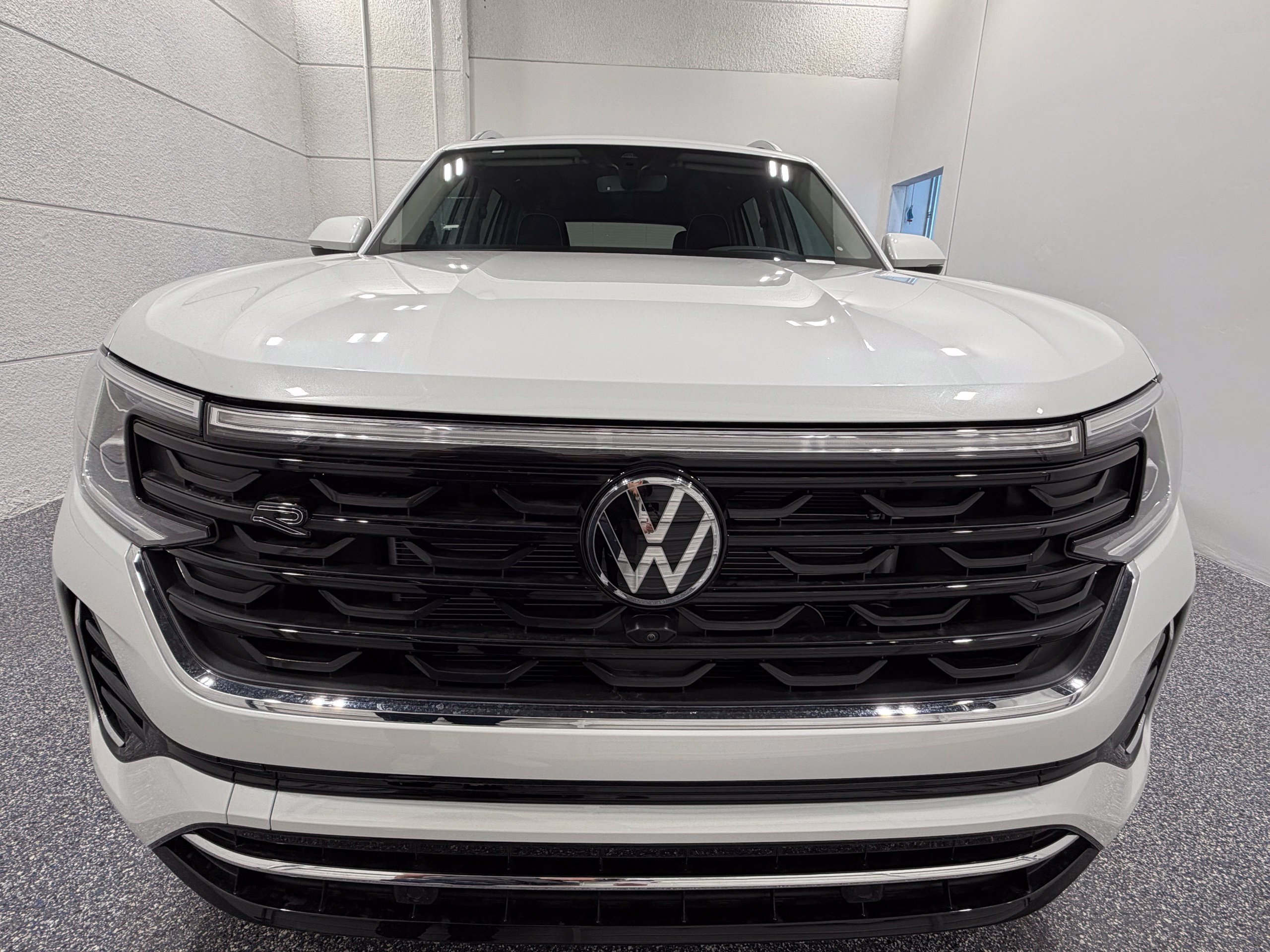 2025 Volkswagen Atlas SEL Premium R-Line - Photo 10