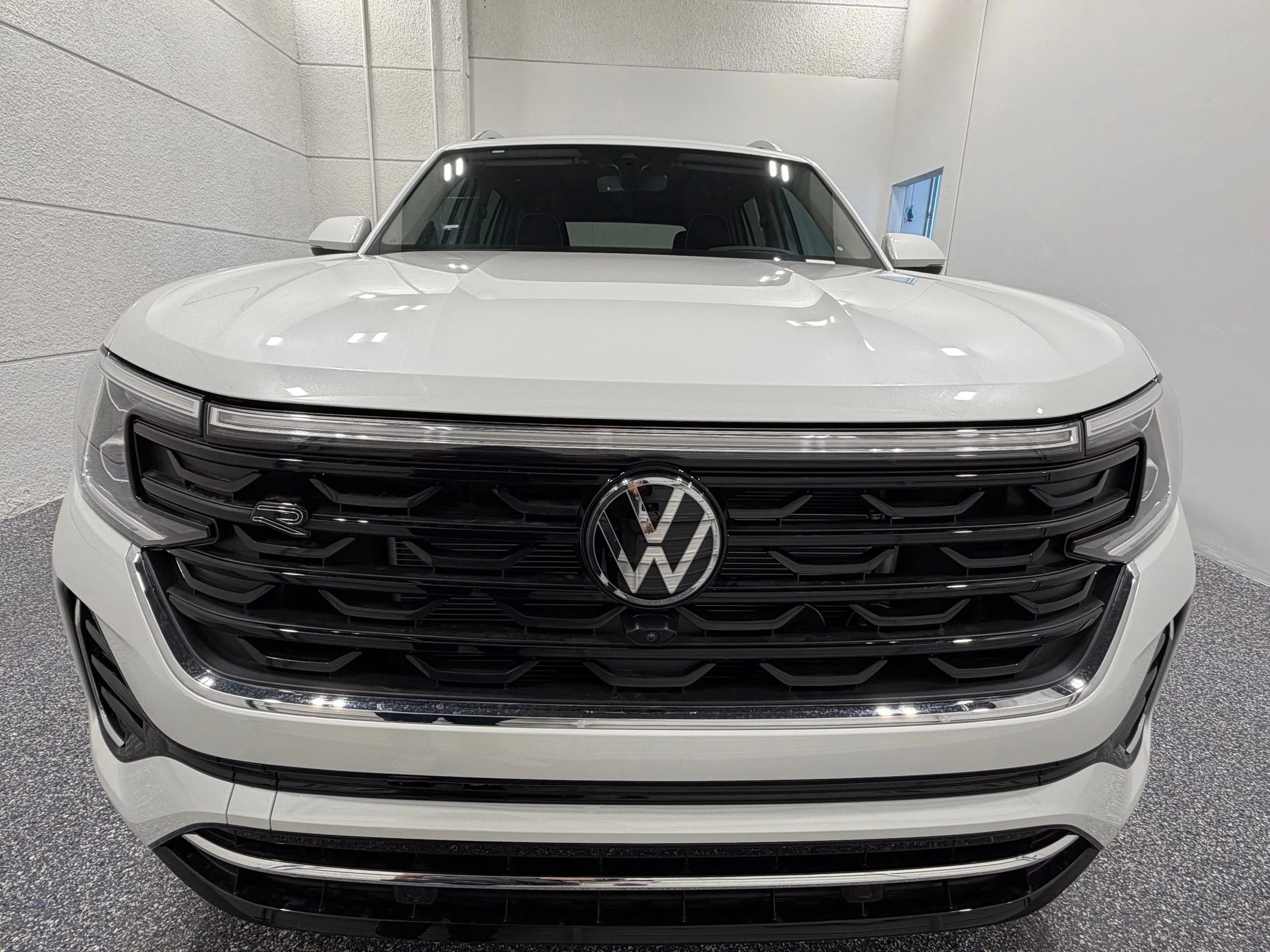 2025 Volkswagen Atlas SEL Premium R-Line - Photo 10
