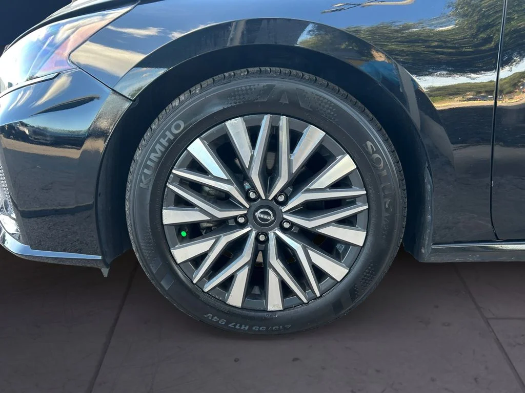 Used 2024 Black Nissan 2.5 SV image 9