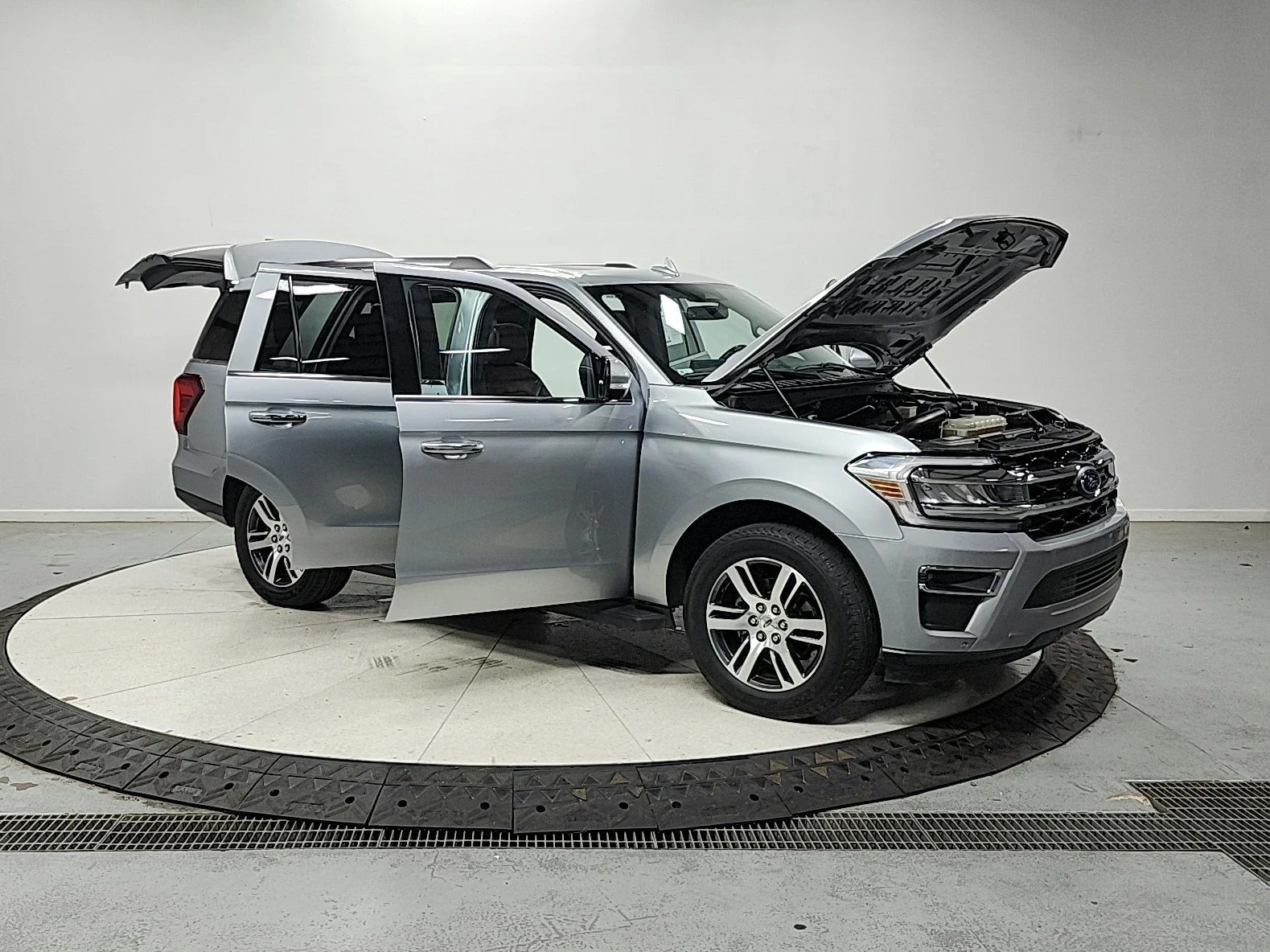 Used 2024 Silver Ford Limited image 10