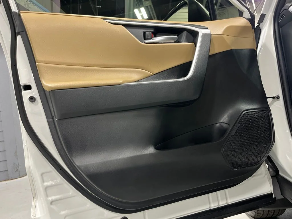Used 2021 Super White Toyota XLE image 10