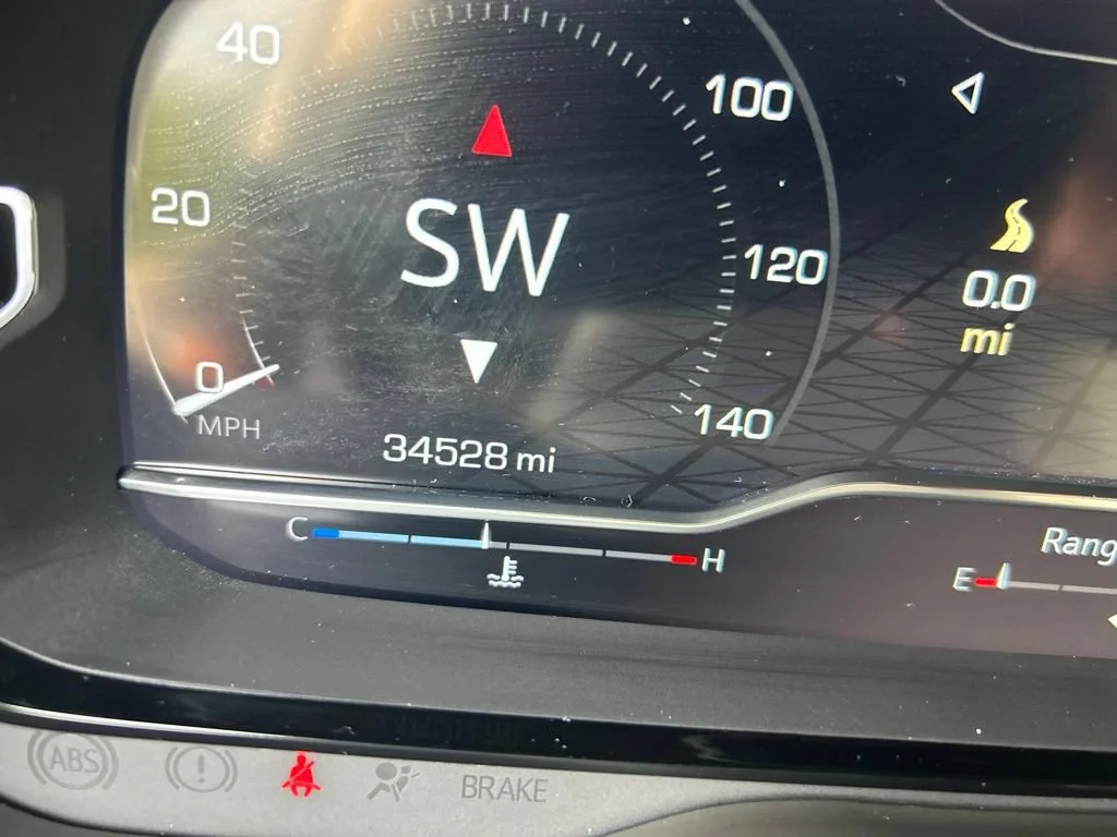 Used 2024 White Frost Tricoat GMC Denali image 7