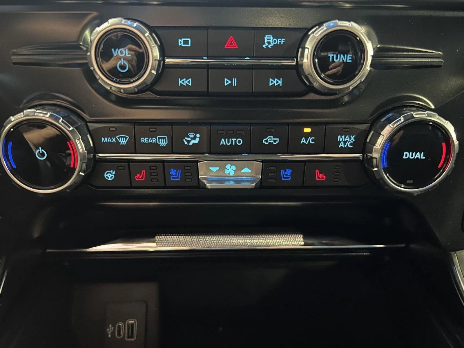 Used 2026 Agate Black Ford LARIAT image 28