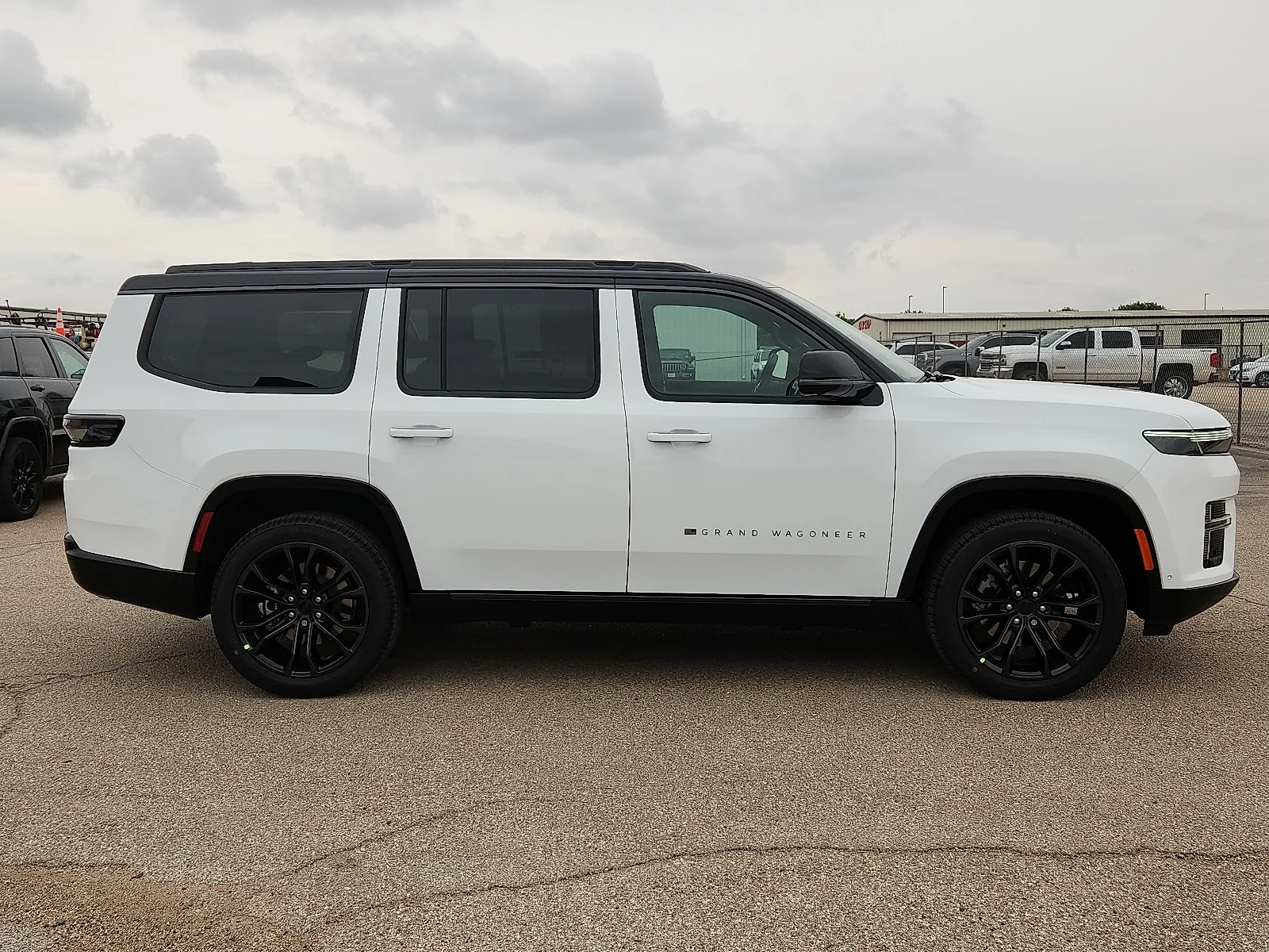 New 2026 Bright White Clearcoat Jeep SUMMIT OBSIDIAN 4X4 image 5