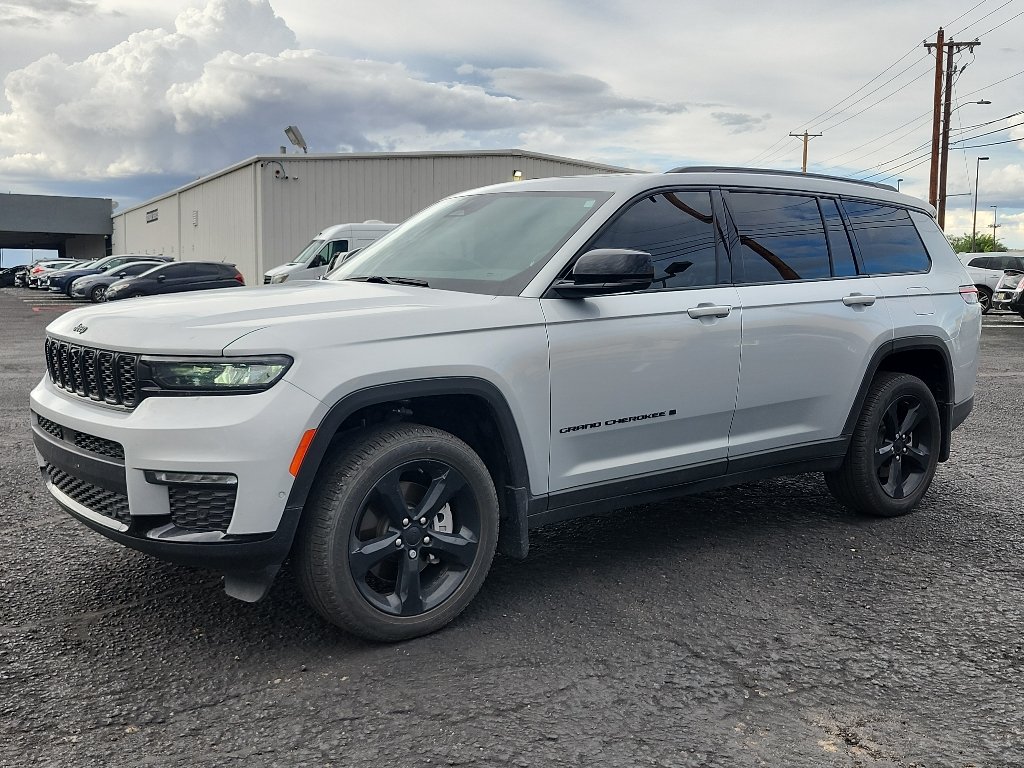 Used 2025 Silver Zynith Jeep Limited image 1