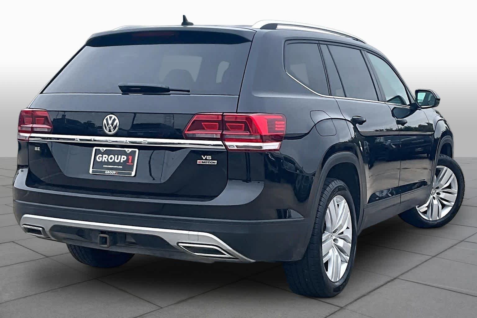 Used 2019 Deep Black Pearl Volkswagen 3.6L V6 SE w/Technology image 13