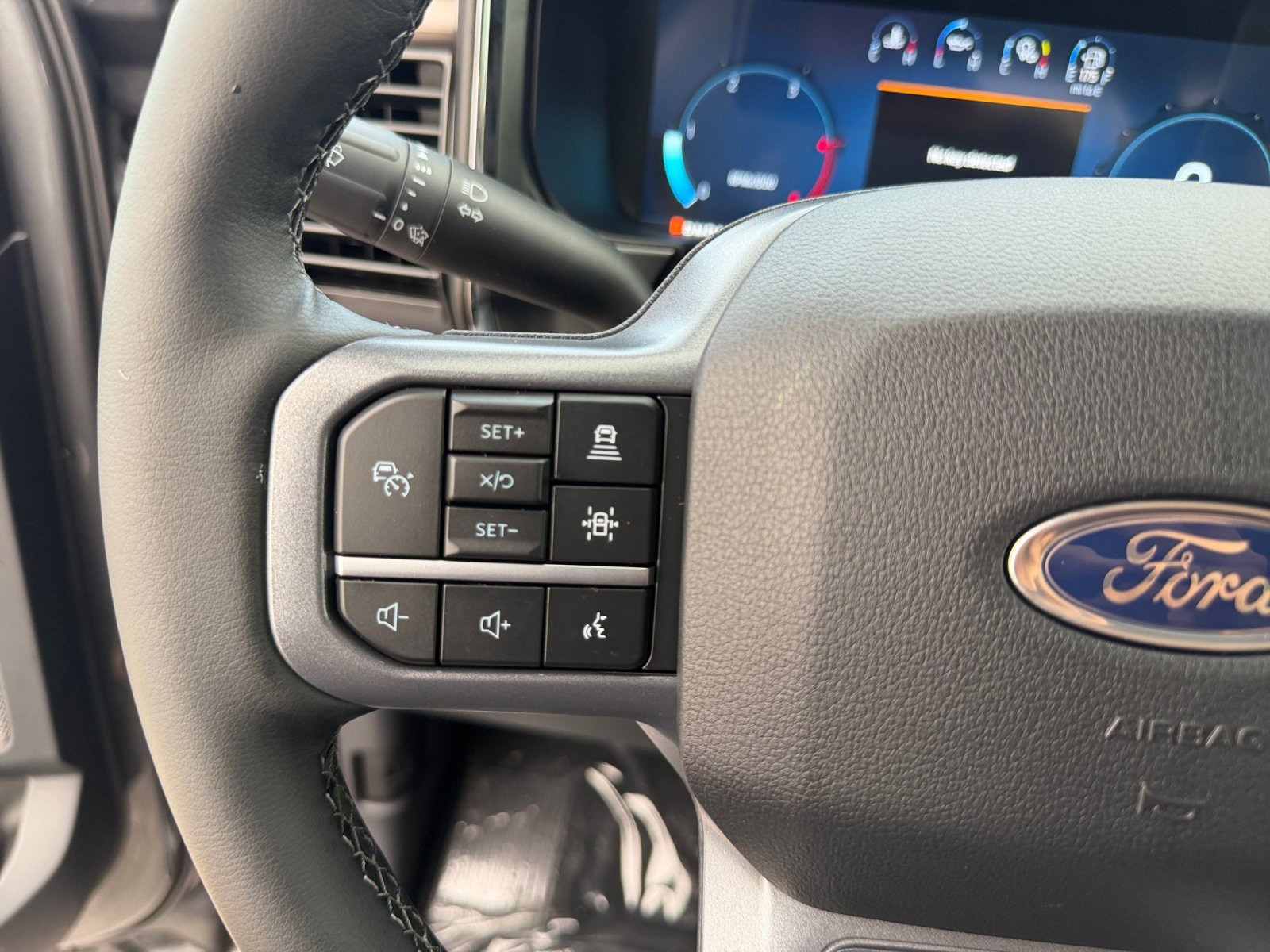 New 2026 Carbonized Gray Metallic Ford LARIAT image 24
