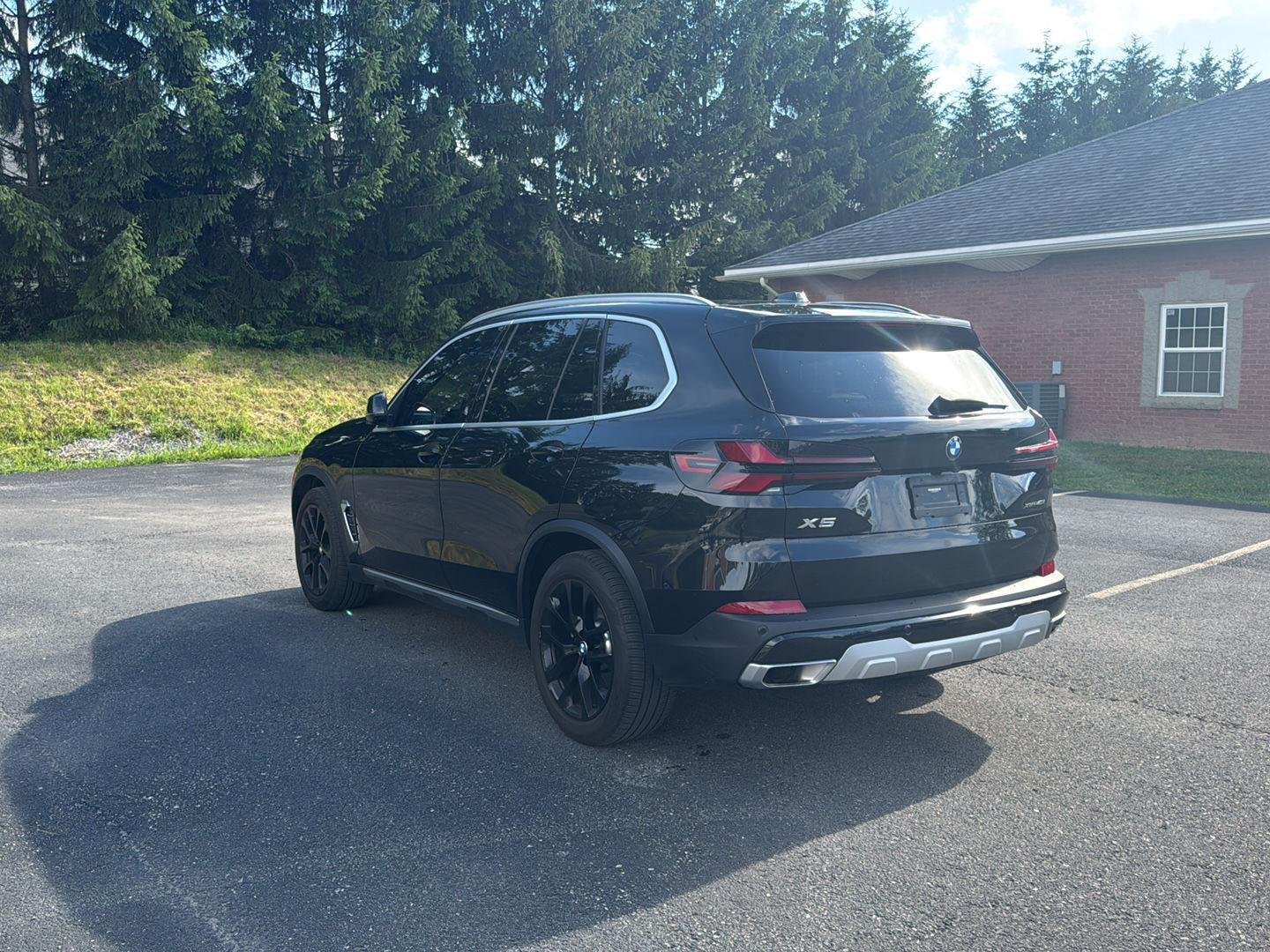 Used 2024  BMW xDrive40i image 5