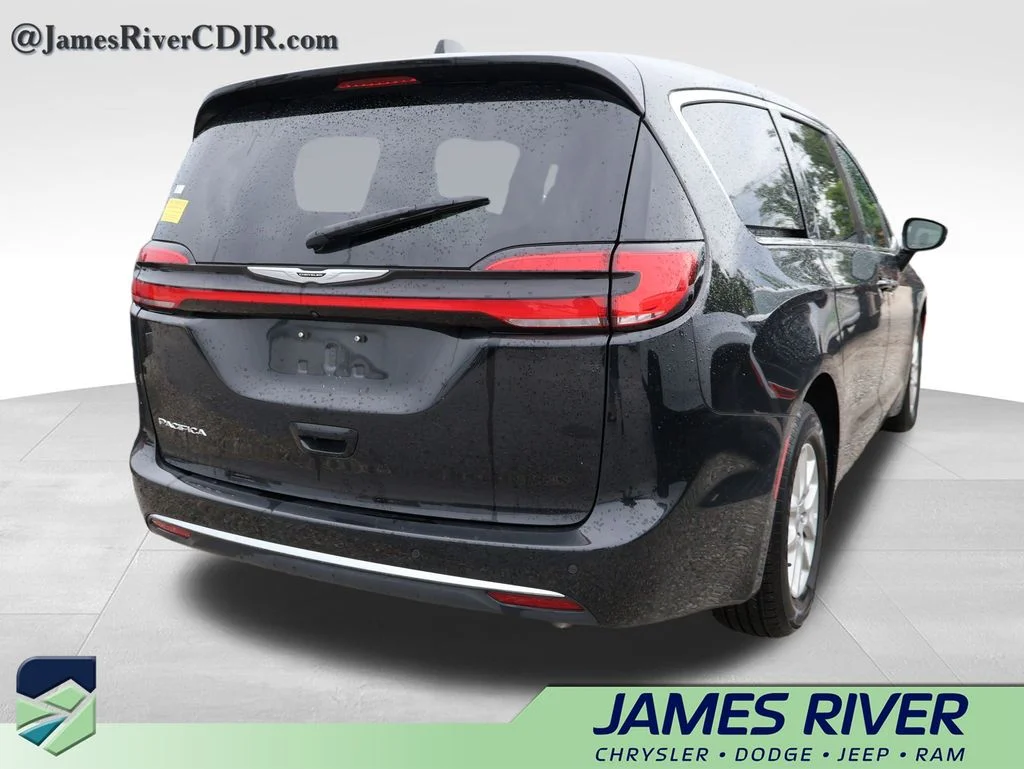 Used 2025 Black Chrysler Select image 13
