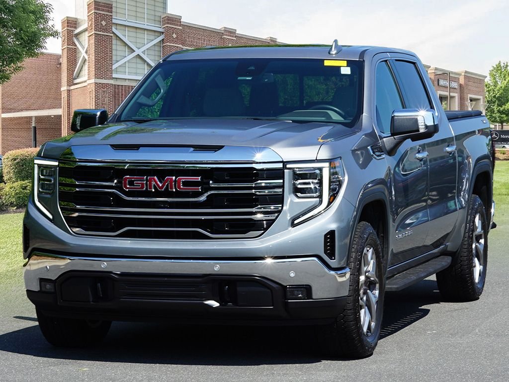 Used 2025 Sterling Metallic GMC SLT image 4