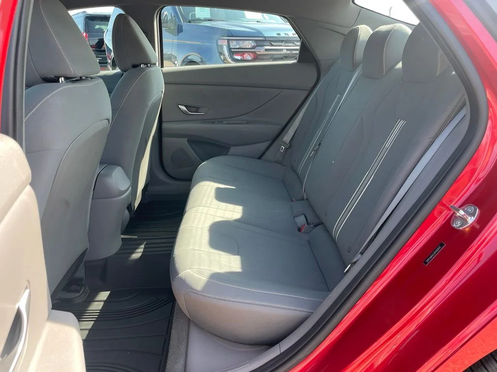 Used 2023 Calypso Red Hyundai SEL image 8