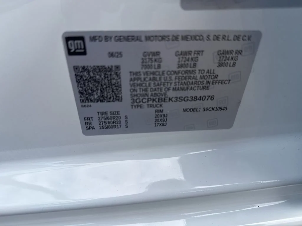Used 2025 Summit White Chevrolet Custom image 29