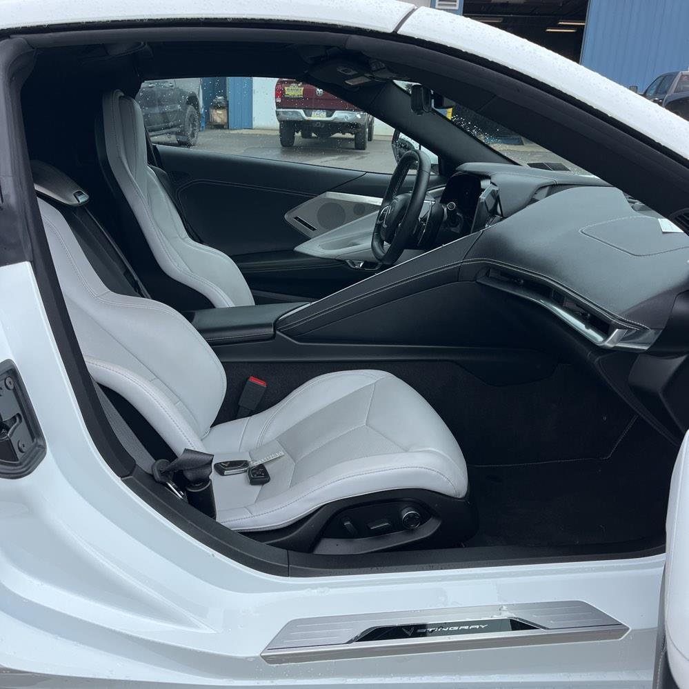 Used 2022 Arctic White Chevrolet 2LT image 13