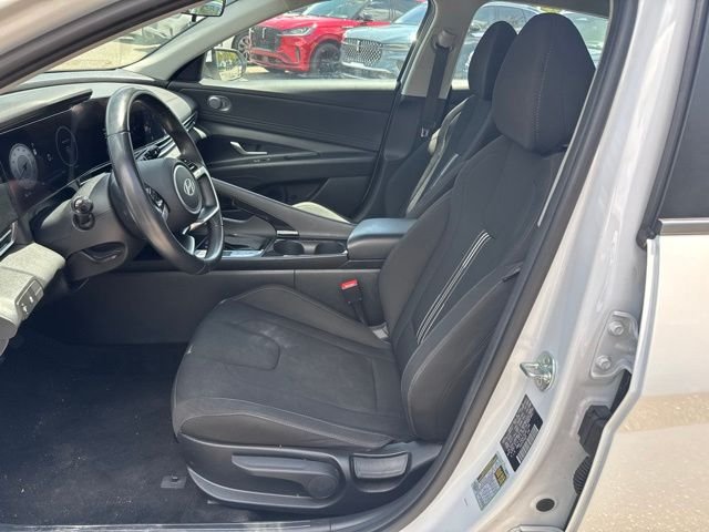 Certified Used 2025 White Hyundai SEL Convenience image 18