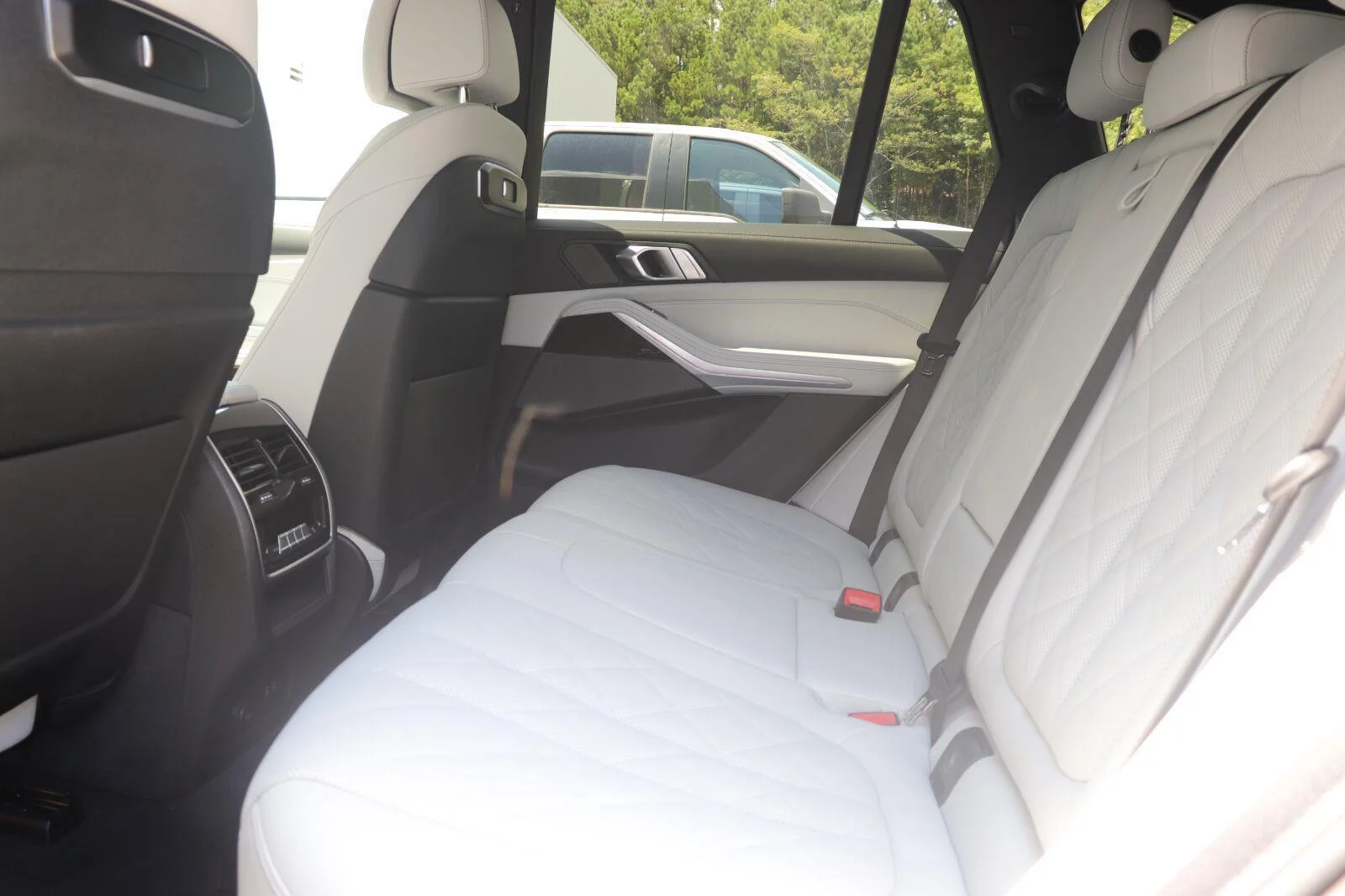 Used 2024 Alpine White BMW xDrive50e image 14