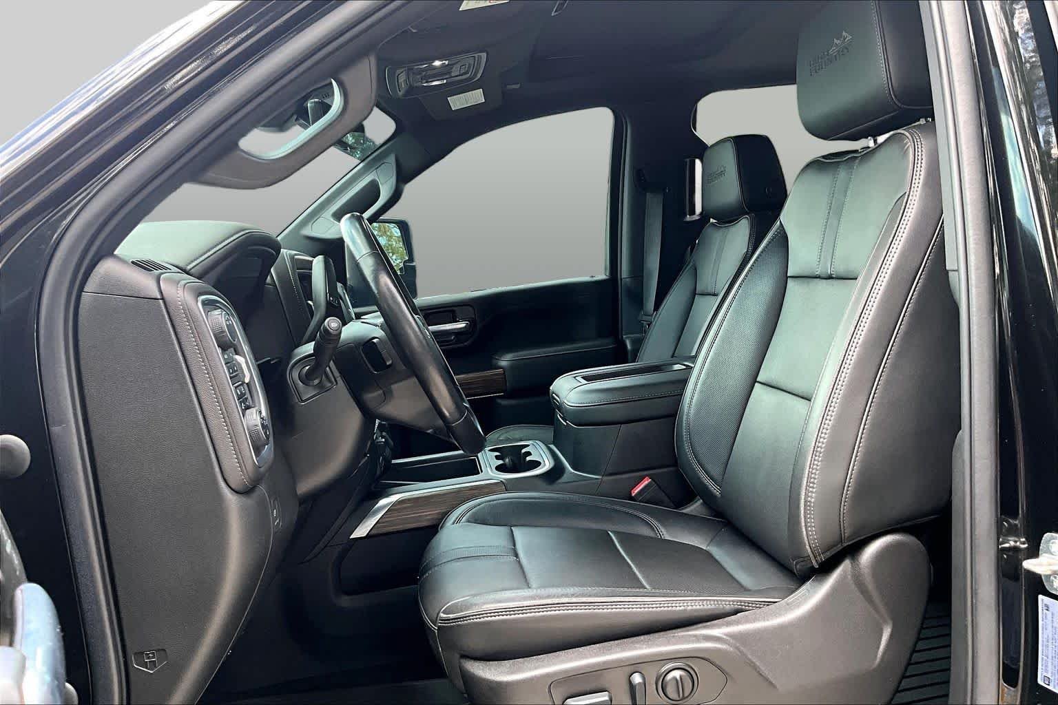 Used 2022 Mosaic Black Metallic Chevrolet High Country image 8