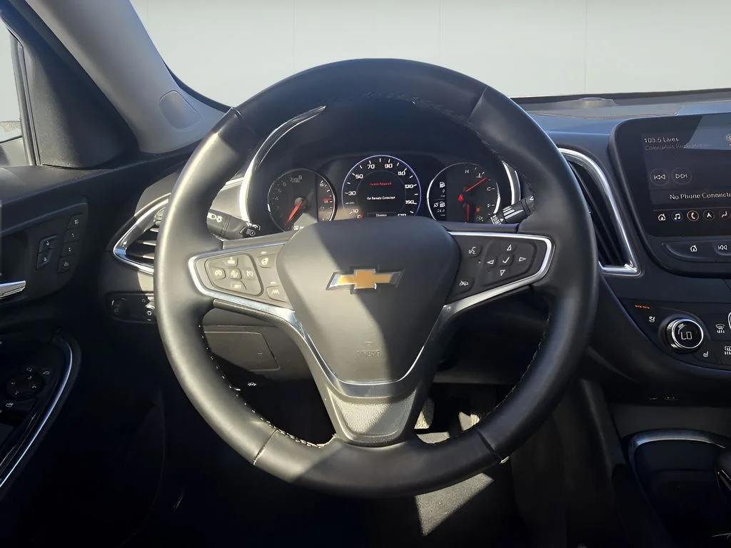 Used 2024 Summit White Chevrolet LT image 28