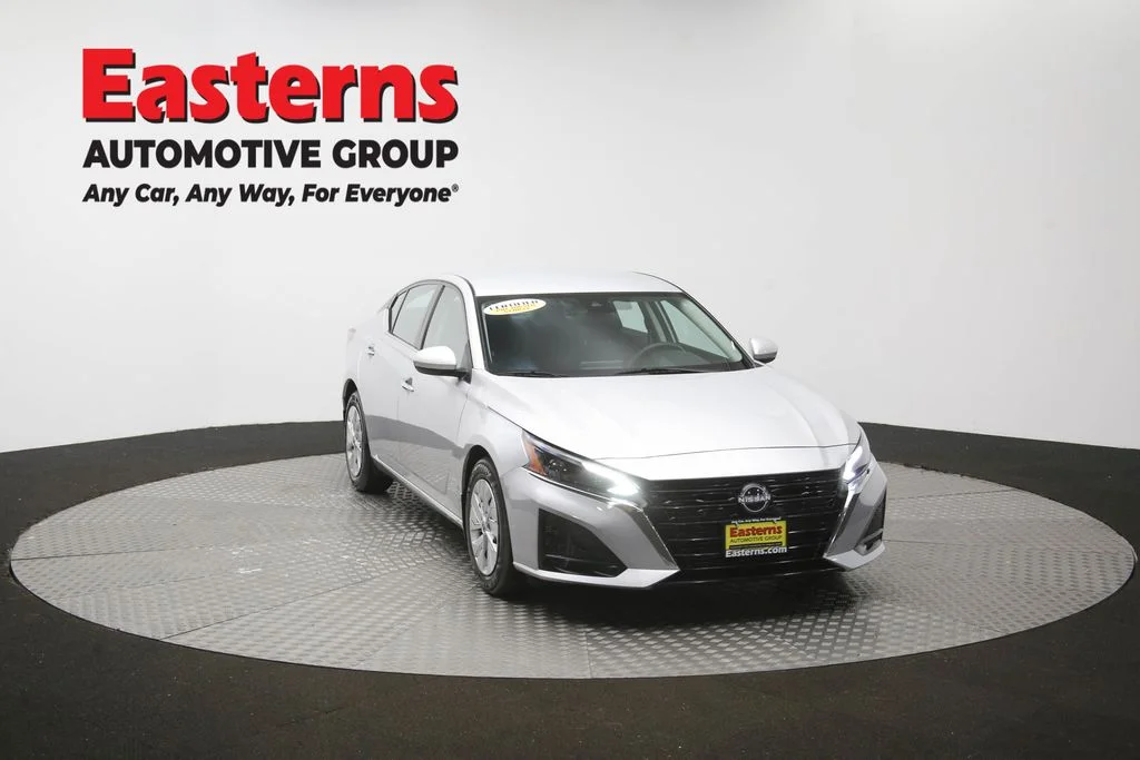 Used 2023 Silver Nissan 2.5 S image 49