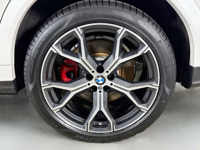Used 2024 White Metallic BMW M60i image 33