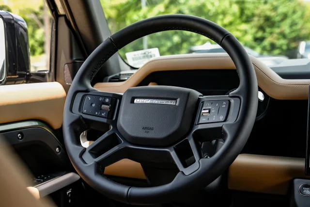 New 2026 Woolstone Green Land Rover X-Dynamic SE image 20