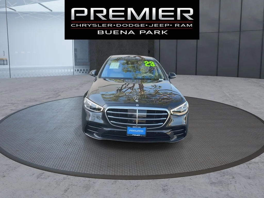 Used 2023 Gray Mercedes-Benz S 500 image 3