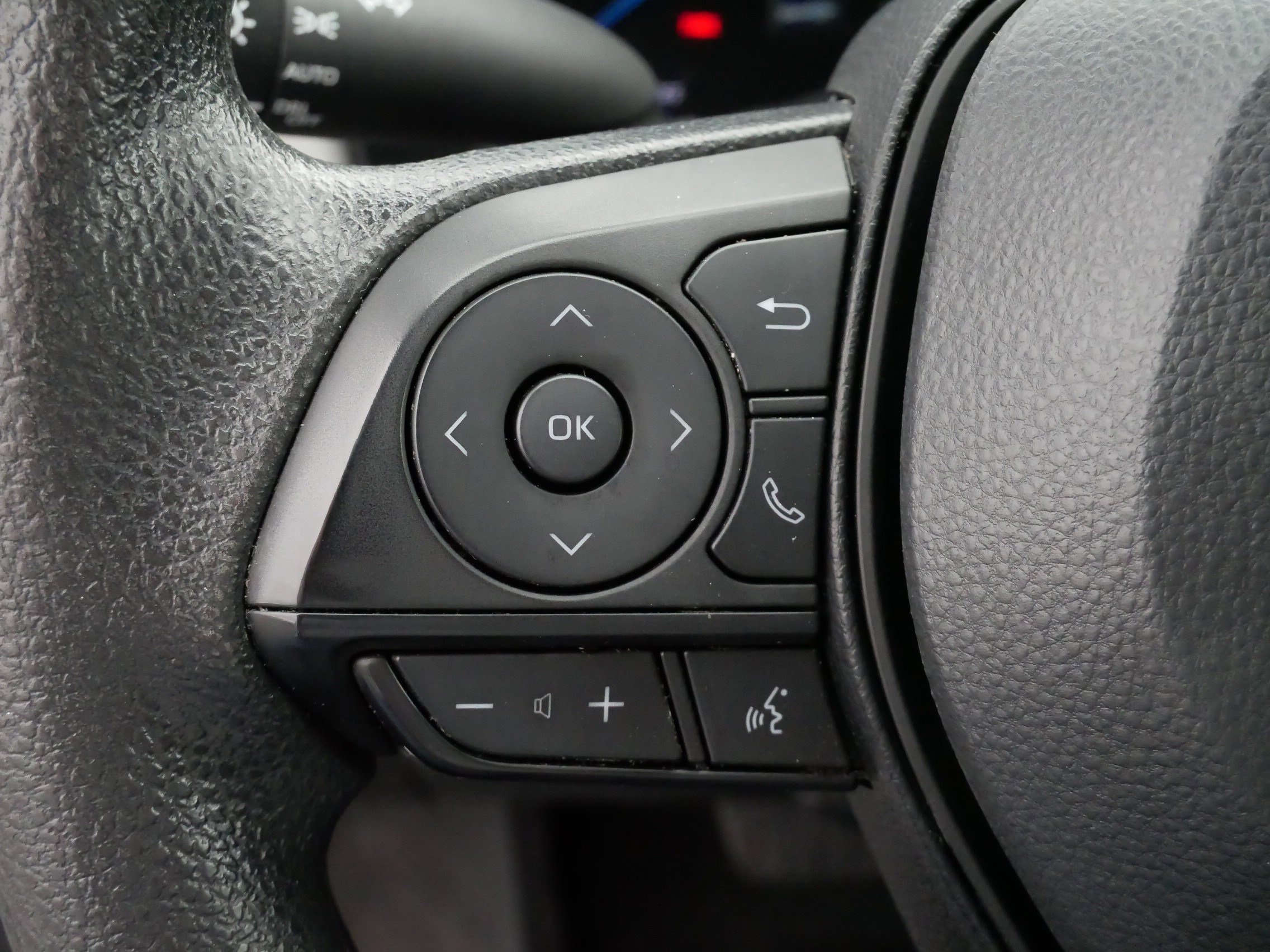 2024 Toyota RAV4 XLE - Photo 26